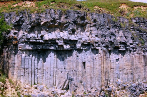 coloanele de bazalt de la Racos (Apuseni)